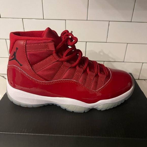 Men’s Jordan Retro 11 Win Like 96 Size 6.5.